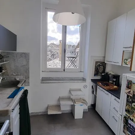 Apartment La Mansarda Al Porto Di Genoa